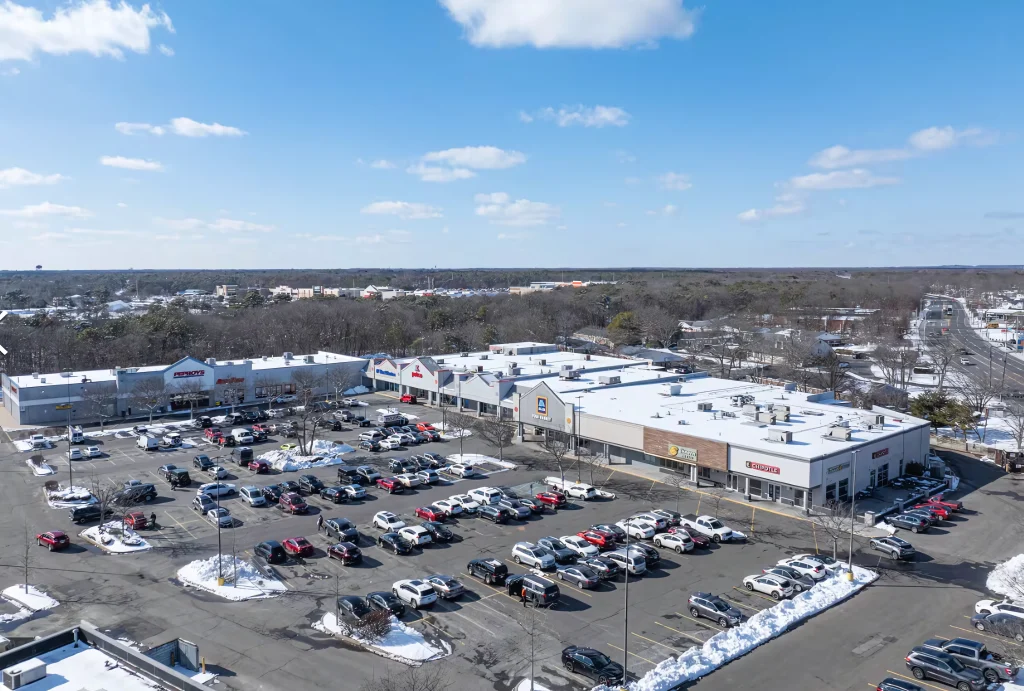 361 N Service Rd, Patchogue, NY – retail space