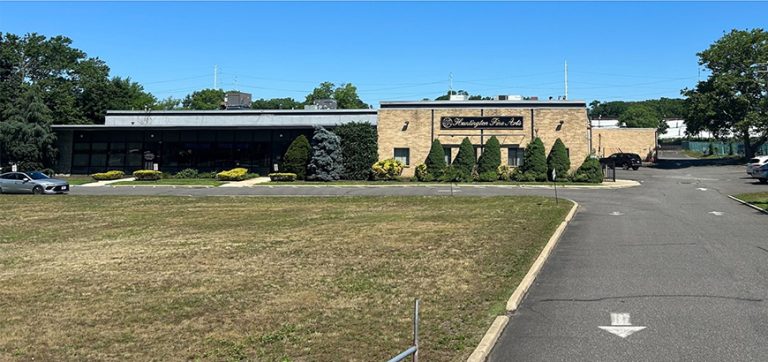 266 E Pulaski Road, Greenlawn, NY